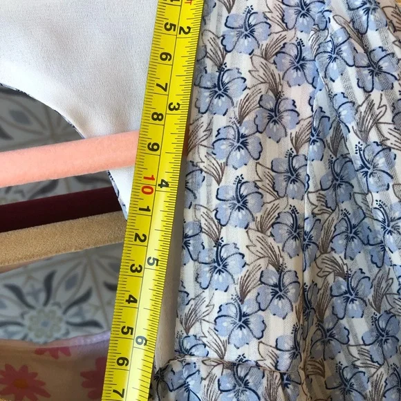 NWT Light spring blue floral dress. Great for Spring Break or Graduation - Picture 7 of 9